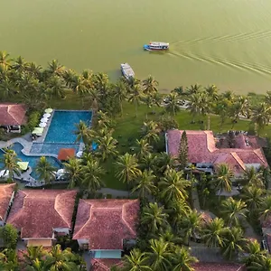Vinh Hung Riverside & Resort
